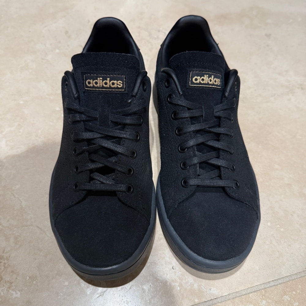 Adidas women’s Advantage Black and Gold Sneakers size 6